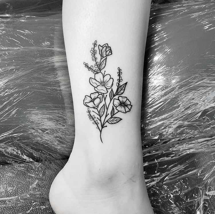Flower minimalist tattoo ideas for women 