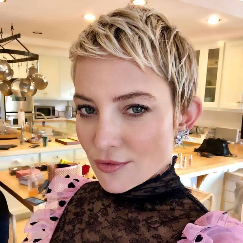 piece-y pixie cut