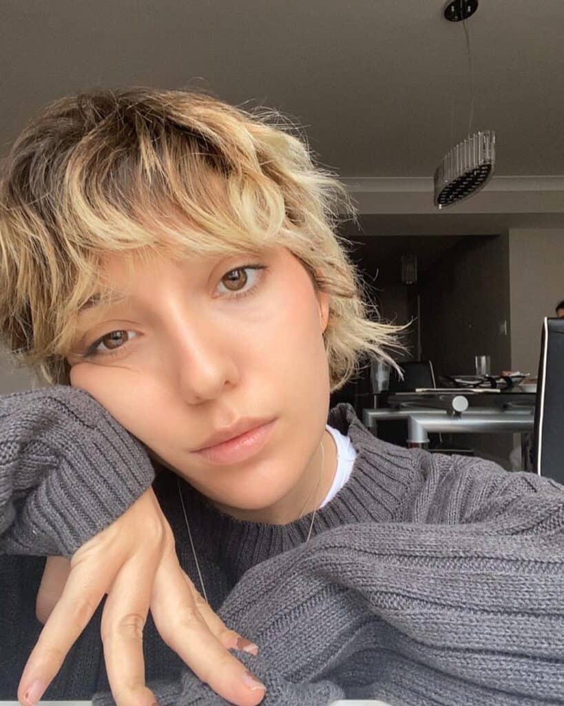 Curtain bangs on short wavy hair 