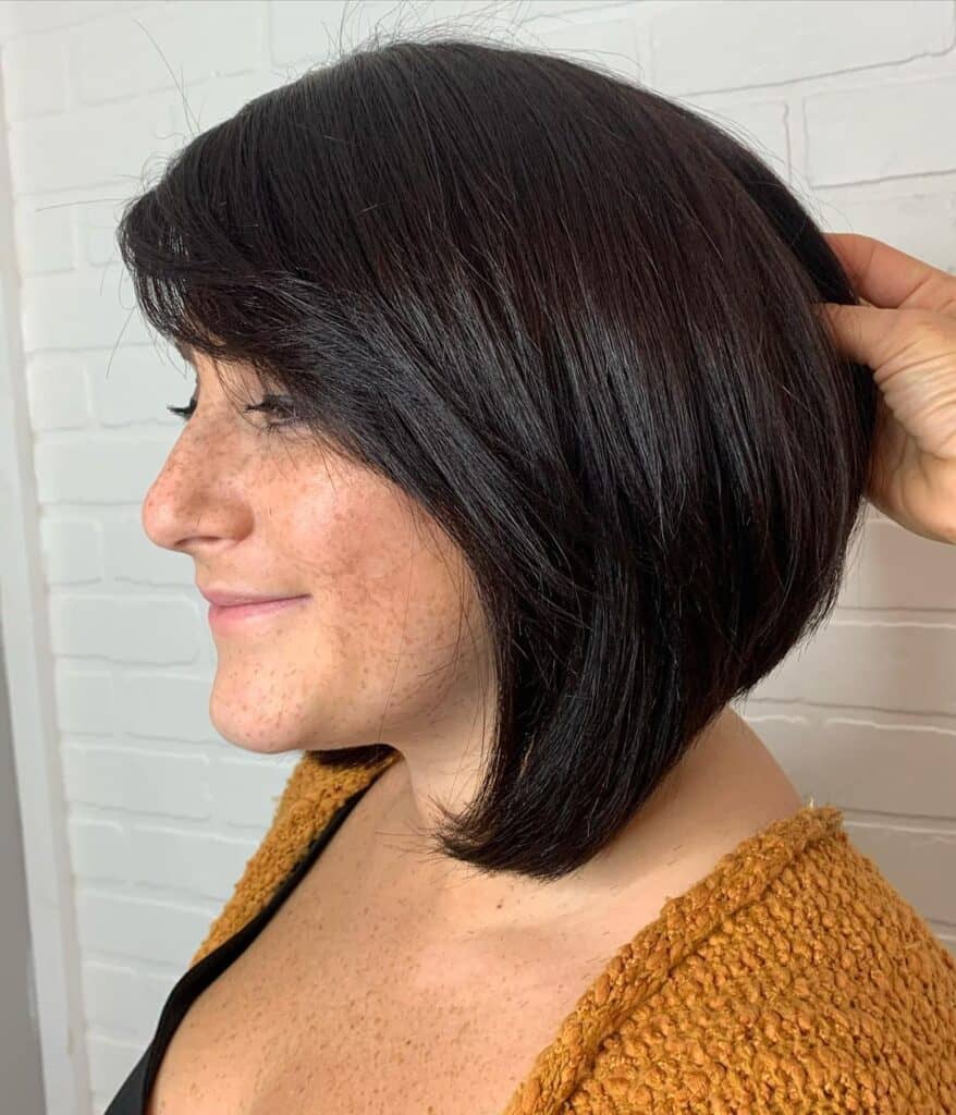 inverted bob with side bangs 