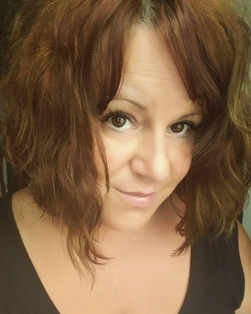 inverted shaggy bob with curtain bangs 