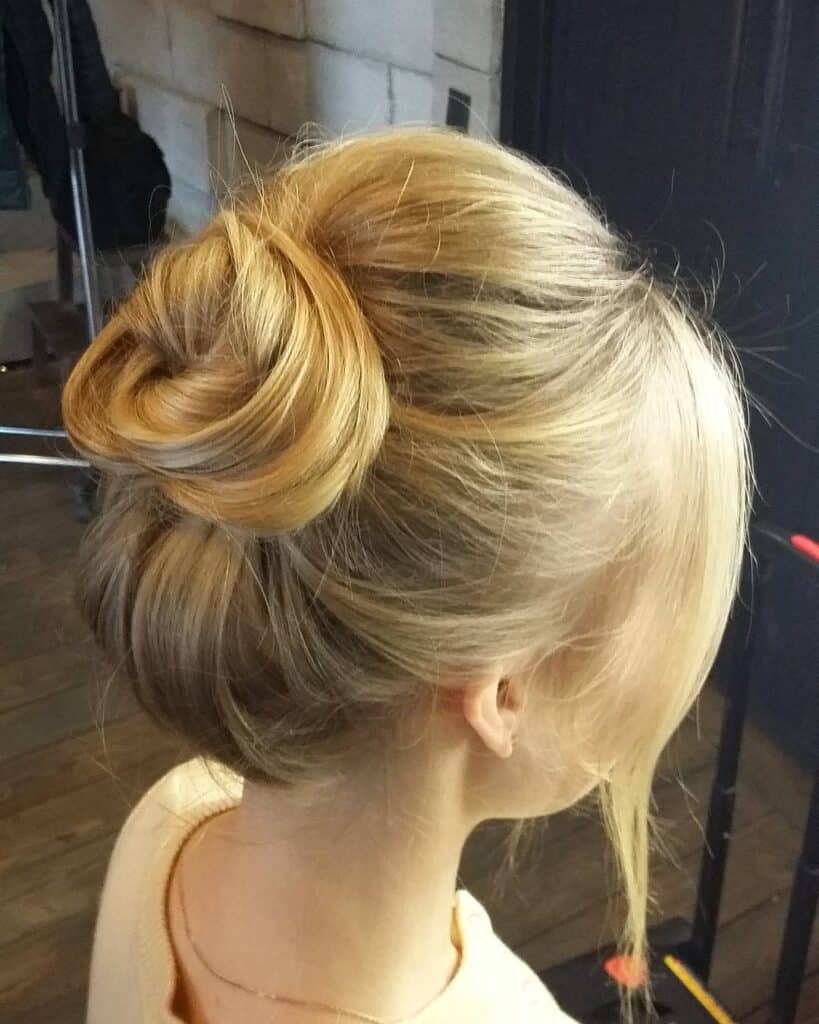 messy teas-y bun for thin hair